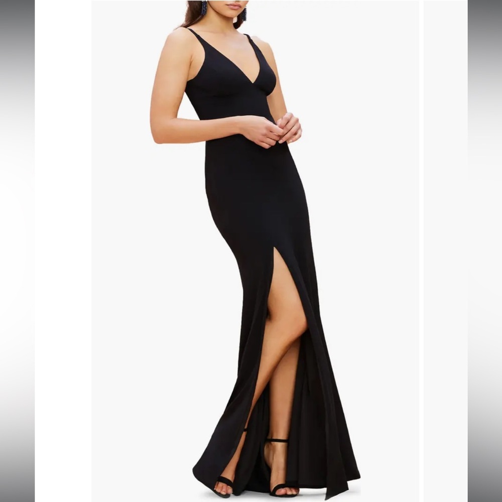 NWOT Dress the Population Black Sleeveless V-Neck Gown